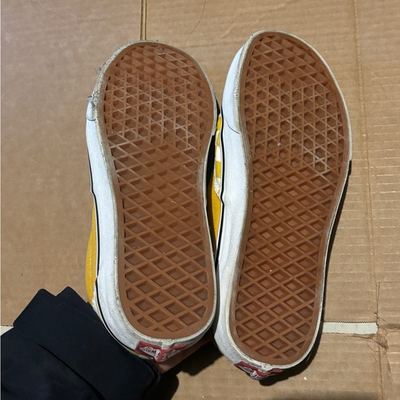 Vans yellow sneaker. Size USWOMEN 7.5；USMEN 6 - Picture 6 of 6